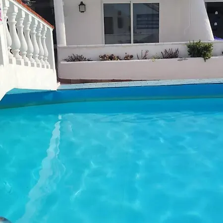 Piscina, Playa Y Ocio En Playa De Americas