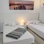 Con Piscina En Playa De Americas Апартаменты *